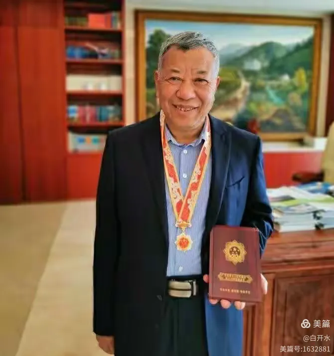 崇义章源钨业有限公司董事长黄泽兰荣获"庆祝中华人民共和国成立70